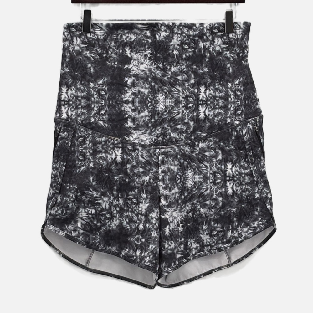 Movemama Tie Dye Activewear Shorts in Black & White - NWOT - Size Large